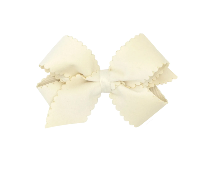 Med Scallp Edg Faux Velv O/L Bow Antique White