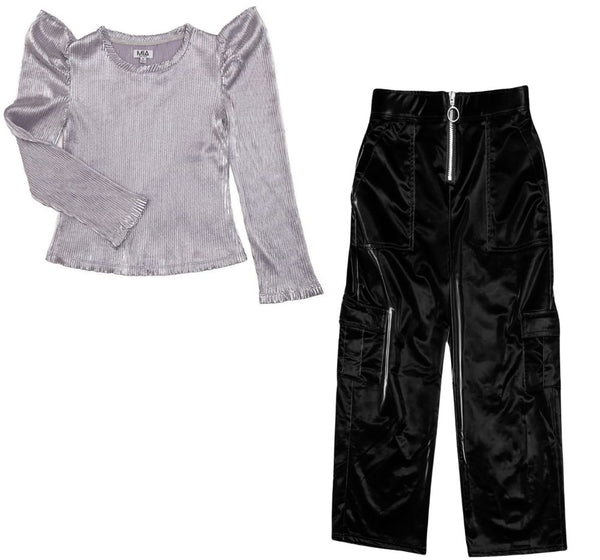 Blusa Plateada Con Pantalones Cargo