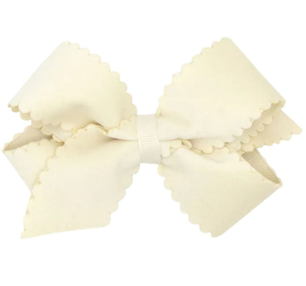King Scallp Edg Faux Velv O/L Bow Antique White